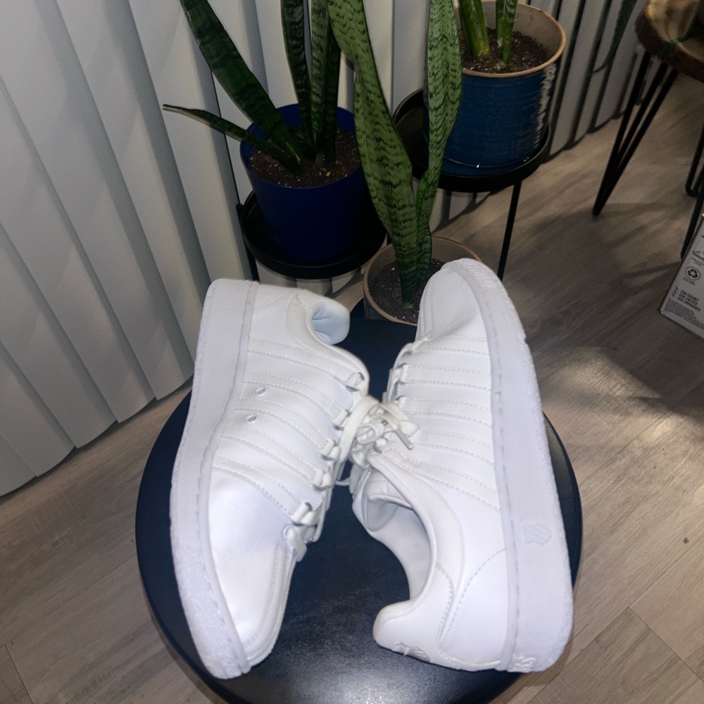 K-Swiss Women’s Classic VN Sneakers